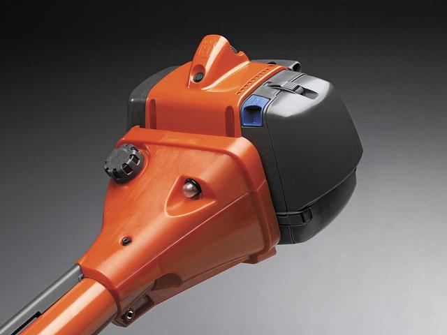 Потужний мотор з великим бензобаком професійної мотокоси Хускварна