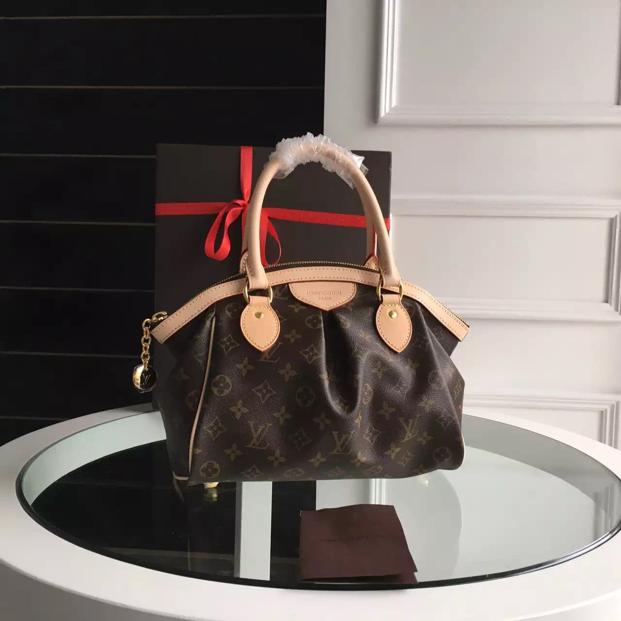 Жіноча сумка Louis Vuitton Tivoli