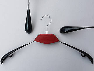 Плічка вішалки тремпеля металевий в силіконовому покритті зі вставкою з дерева кольору вишні, довжина 43 см