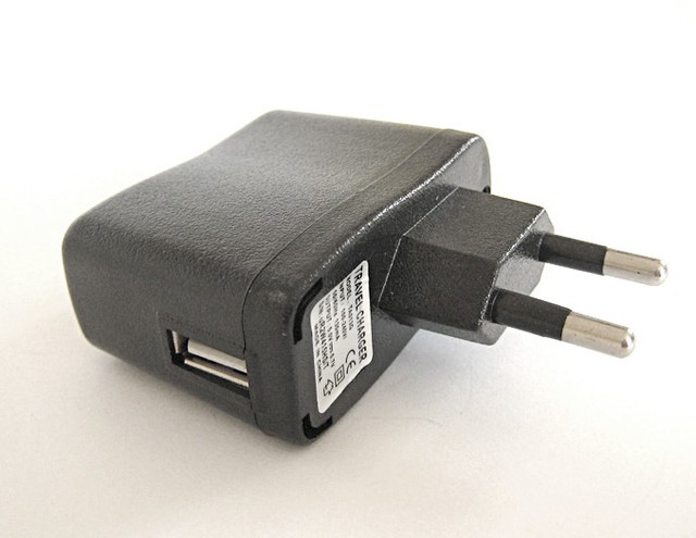 USB зарядний пристрій