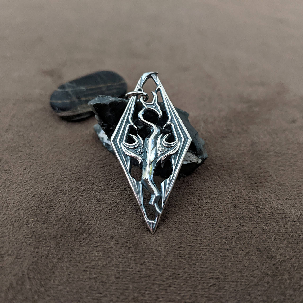 

Серебряный кулон "Skyrim" Скайрим ручная работа