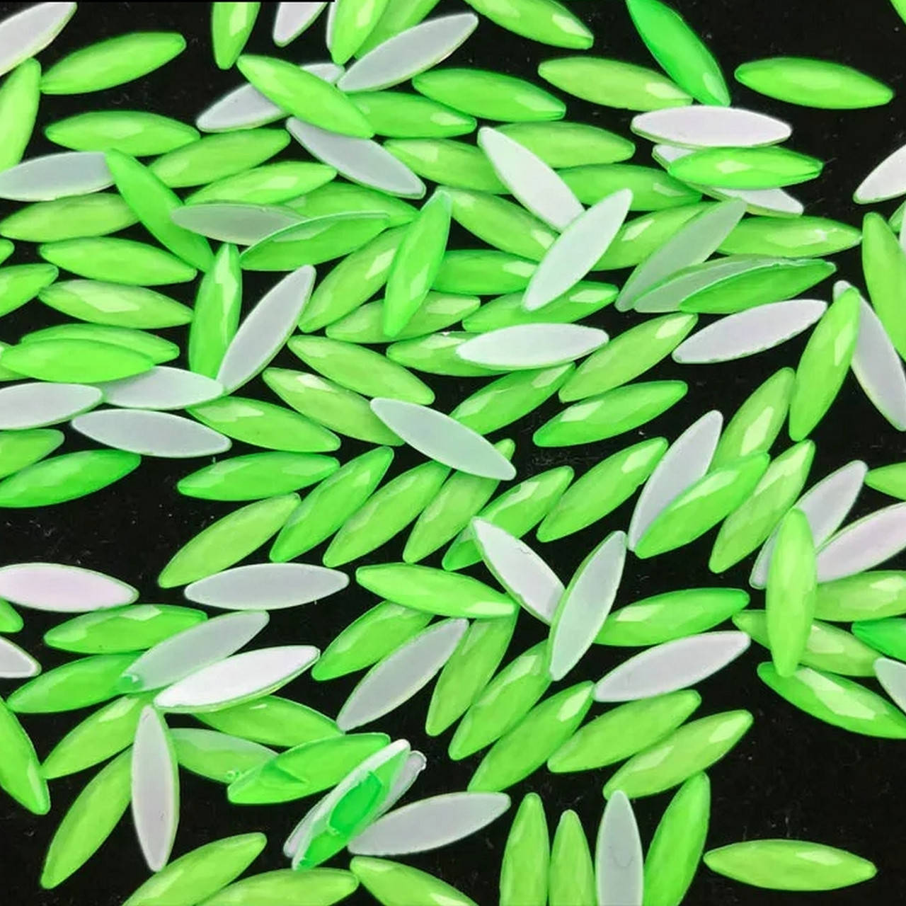 

Стразы для дизайна ногтей Лодочки, Neon Green, 3х11мм, 1шт
