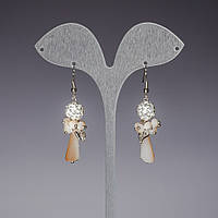 Сережки "Вечірні" білі "софіти", бежевий перламутровий чеський кришталь L-5см купити біжутерію дешево оптом в інтернеті