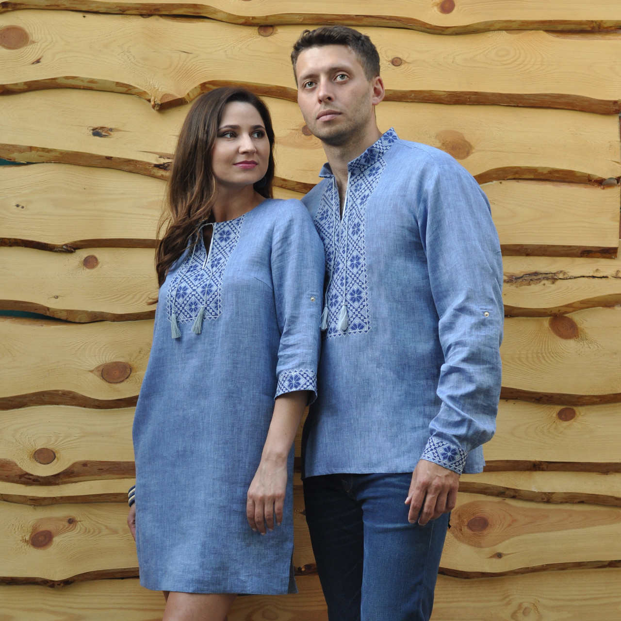 Блакитна вишиванка чоловіча і блакитне плаття з вишивкою