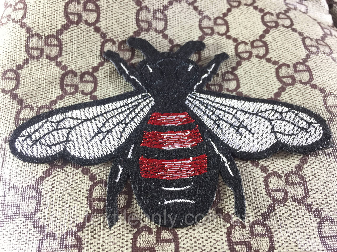 Нашивка бджола 110х80 мм