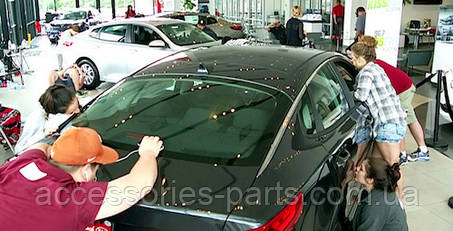 Мешканка США виграла новенький Kia Optima за 50-годинний поцілунок машини