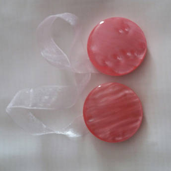 Магніт для підхоплення тюлі