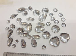 Стрази пришивні дрібні білі та білі з бензиновим напиленням