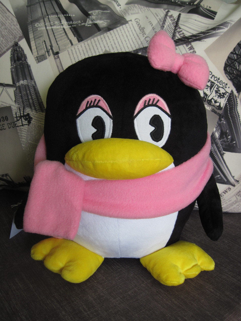 М'яка іграшка — подушка пінгвін дівчинка ручна робота