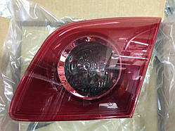 Ліхтар задній правий внутрішній червоний для Mazda 3 03-05 hb   