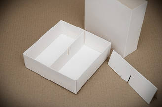 Коробка-пенал універсальна для цукерок, печива, зефіру, мілований картон, Біла