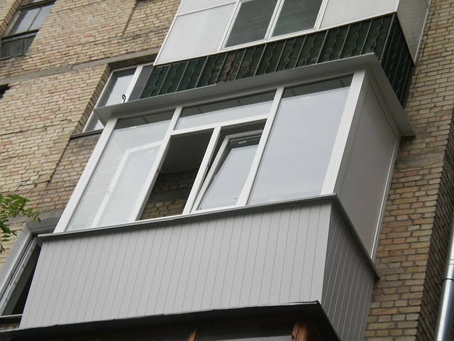 Остеклення Балконів у Кредит із Компенсацією