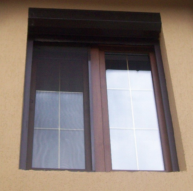 Ламіноване металопластикове вікно Rehau Euro 70 зі шпроксами.