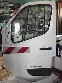 Двері передні ліві б/у RENAULT MASTER 3  OPEL MOVANO B NISSAN NV400 2010-