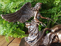 Подарункова статуетка Veronese "Ніка в колезі" 72736 A4, фото 6