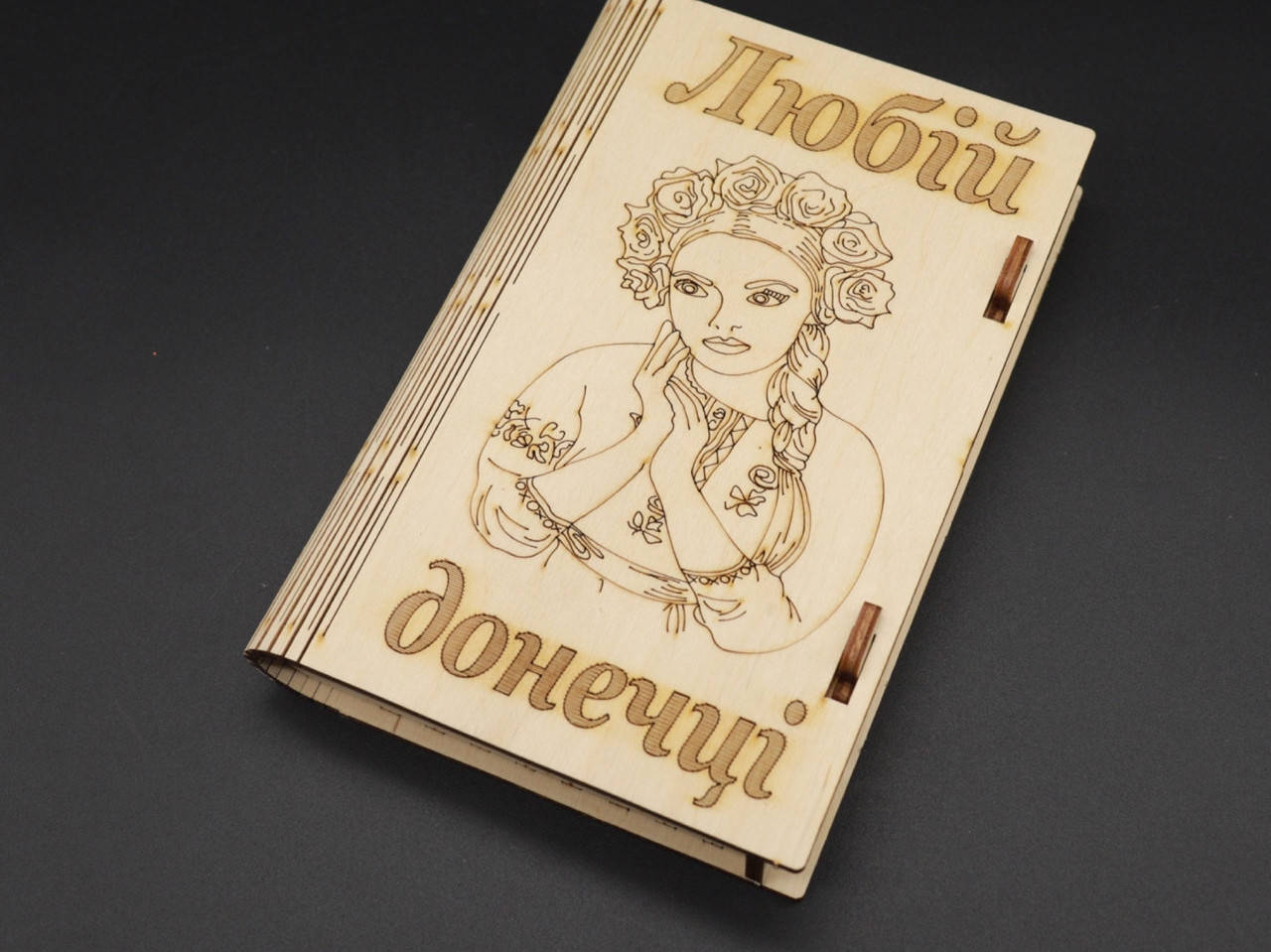 

Шкатулка-купюрница из фанеры. "Любимой дочери". 12х17.5см