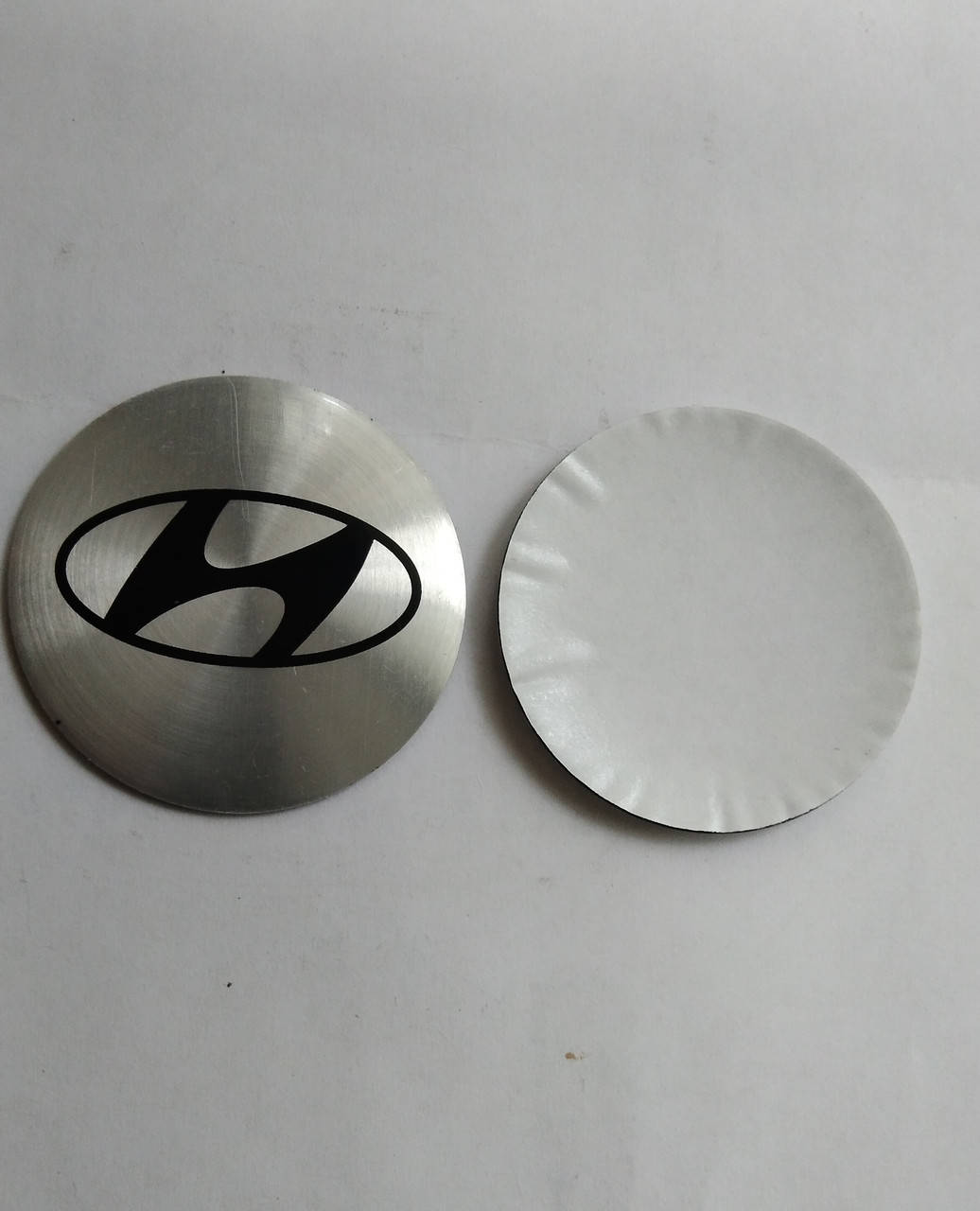 

Наклейки на колпачки Hyundai серебро/черный лого 56 мм