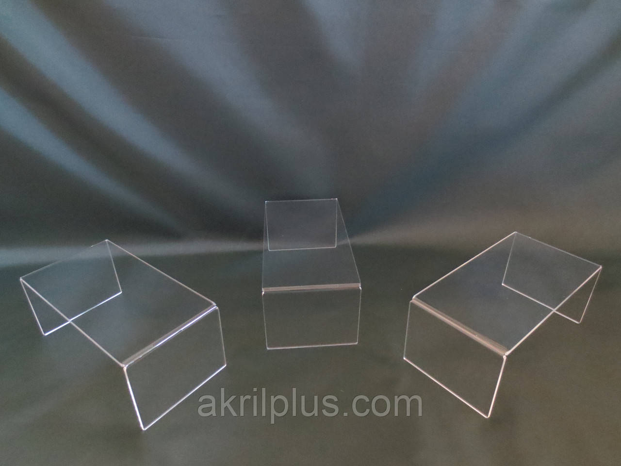 Підставка під товар 200*100*80 на вітрину магазинів