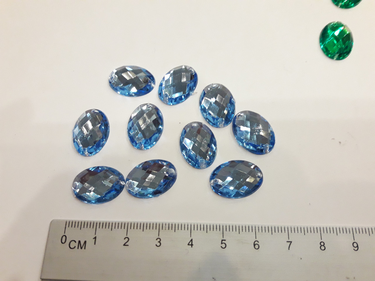 Стрази пластикові пришивні на 2 дірки. Голубі, овал (18мм х 13 мм), 10 шт.