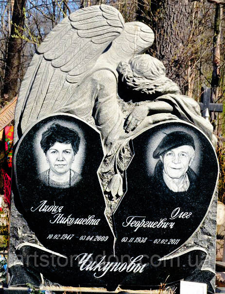 Пам'ятник гранітний на двох з ангелом