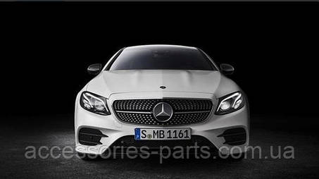 На авторинок виводять новий Mercedes-Benz E300 2017