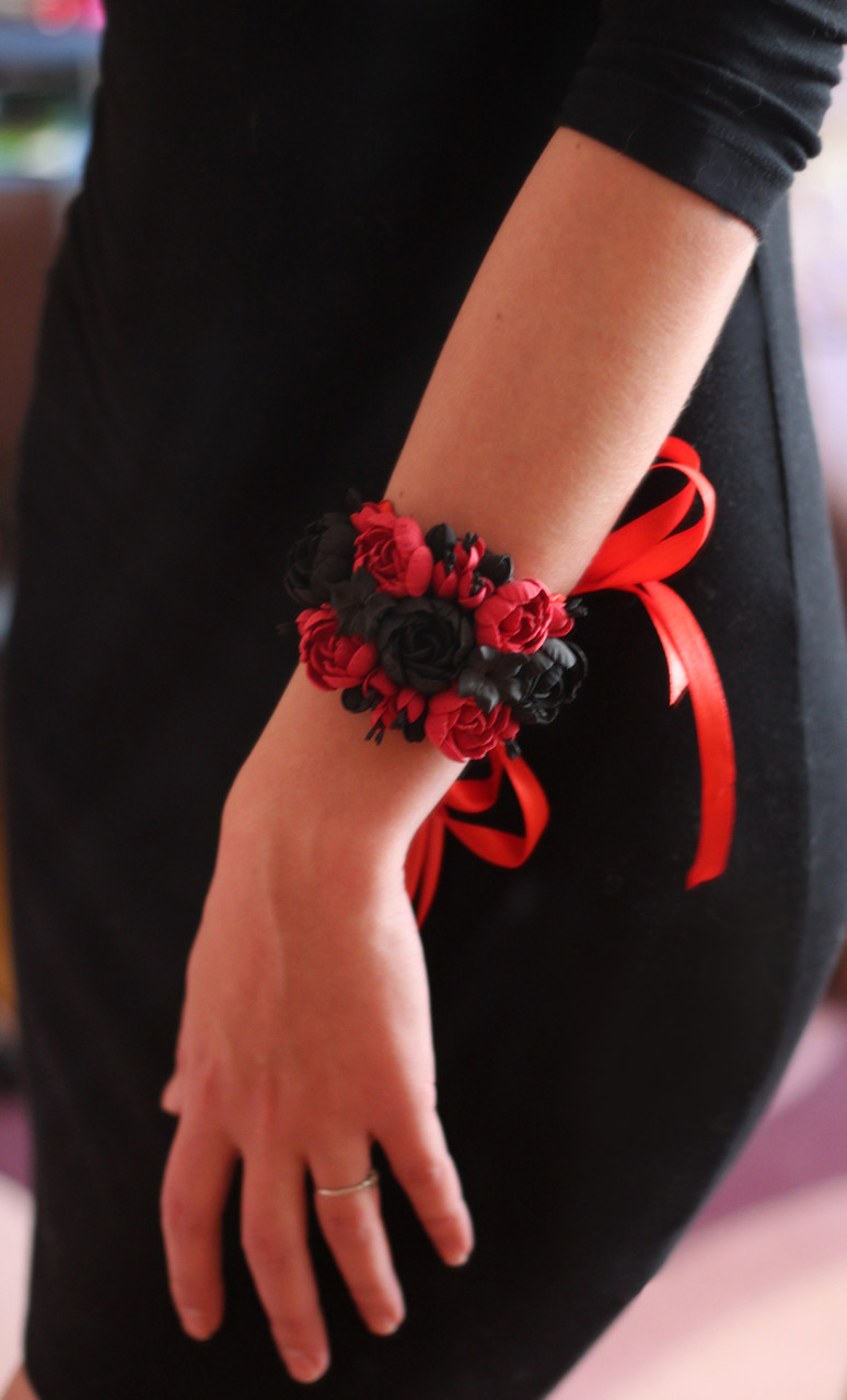 Красно-черный браслет с цветами из полимерной глины. Браслет для свидетельницы или подружки невесты "Кармен" - фото 2 - id-p538412708