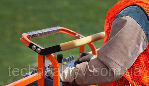 2012 Компания JLG представляет систему SkyGuard™ – улучшенную систему защиты для панелей управления стреловых подъемников. 2012 Компания JLG представляет систему SkyGuard™ – улучшенную систему защиты для панелей управления стреловых подъемников.