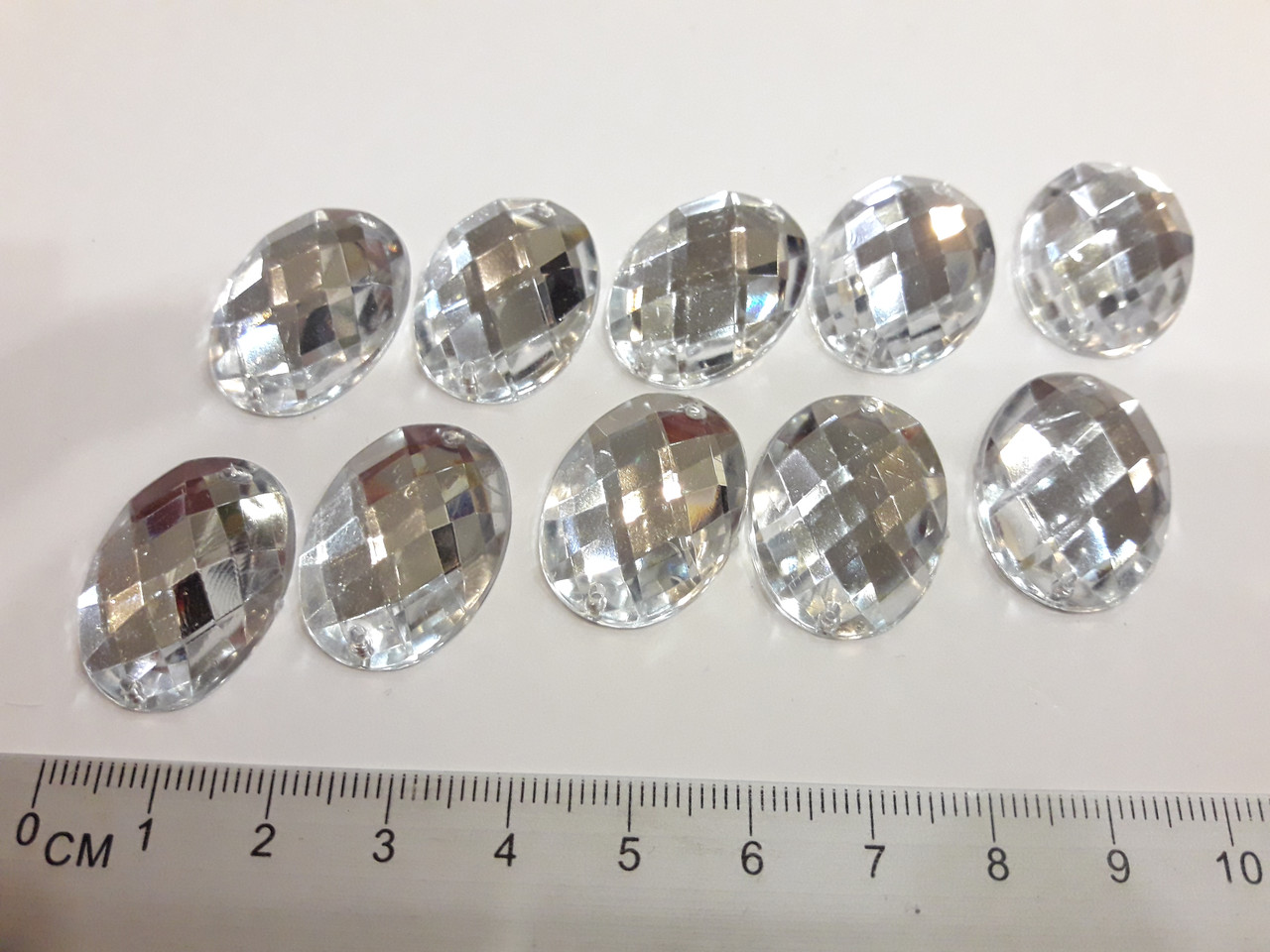 Стрази пришивні пластикові на 2 дірки. 10 шт. Білі, овальні (25 мм х 18 мм)