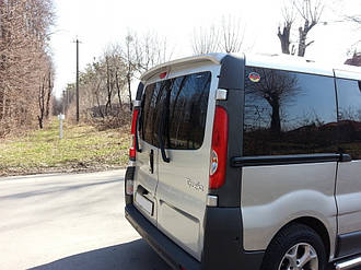 Спойлер Renault Trafic дверцята розтушування