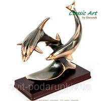 Статуетка дельфін