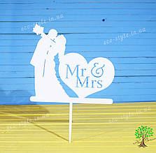 Топер у весільний торт