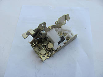 Замок боковой двери (задний) на MB Sprinter, VW LT 1996-2006 — Autotechteile — ATT7312