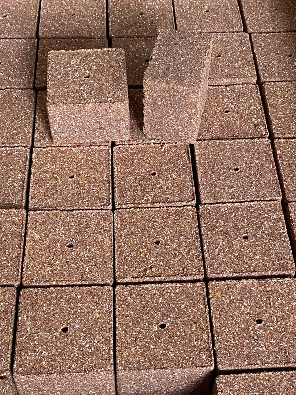 

Макуха в кубиках червь