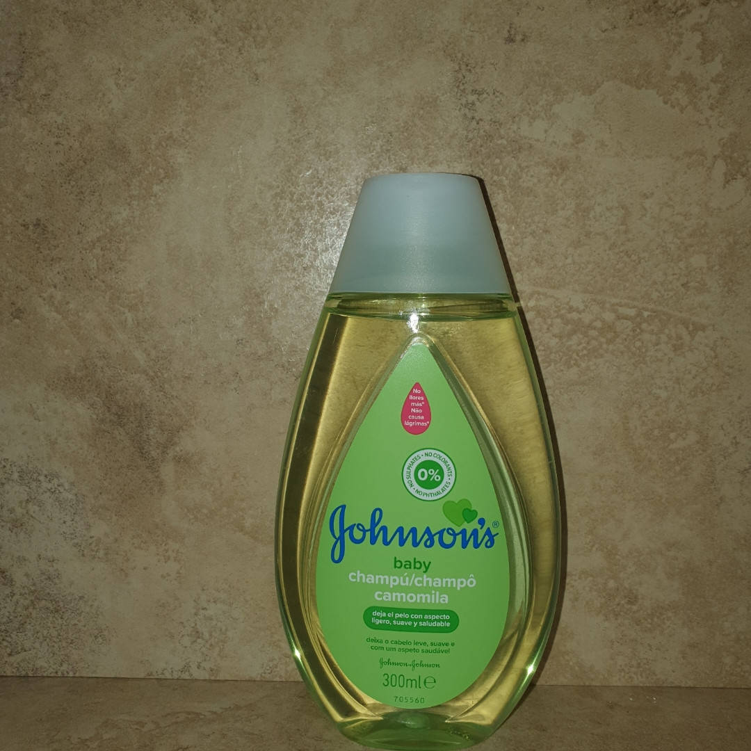 

Детский шампунь для волос Johnson's baby с ромашкой 300ml