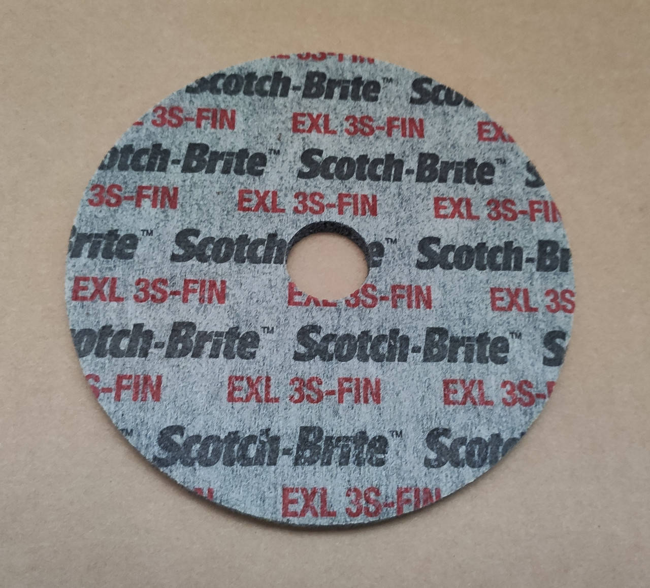 

Круг прессований нетканый Scotch-Brite 3M XL-UW 2S-FIN 125x6x22,23 мм