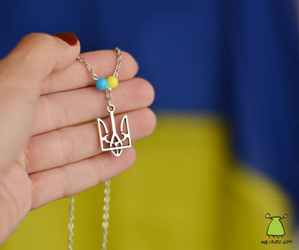 

Кулон (підвіска) "Герб України". Тризуб намистини жовто блакитні