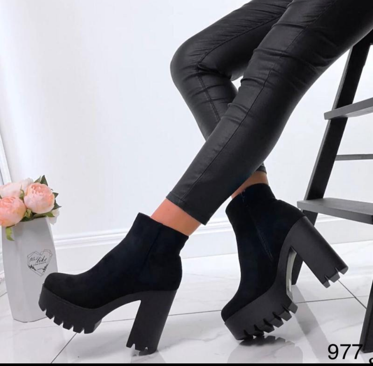 

Ботильоны на высоком устойчевом каблуке замшевые качество люкс, Черный