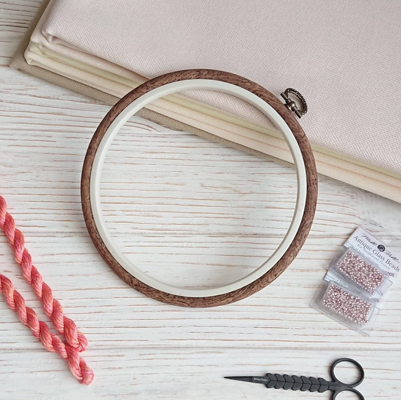 

Пяльцы-рамка круглые с подвесом высота 8 мм Nurge 230 170