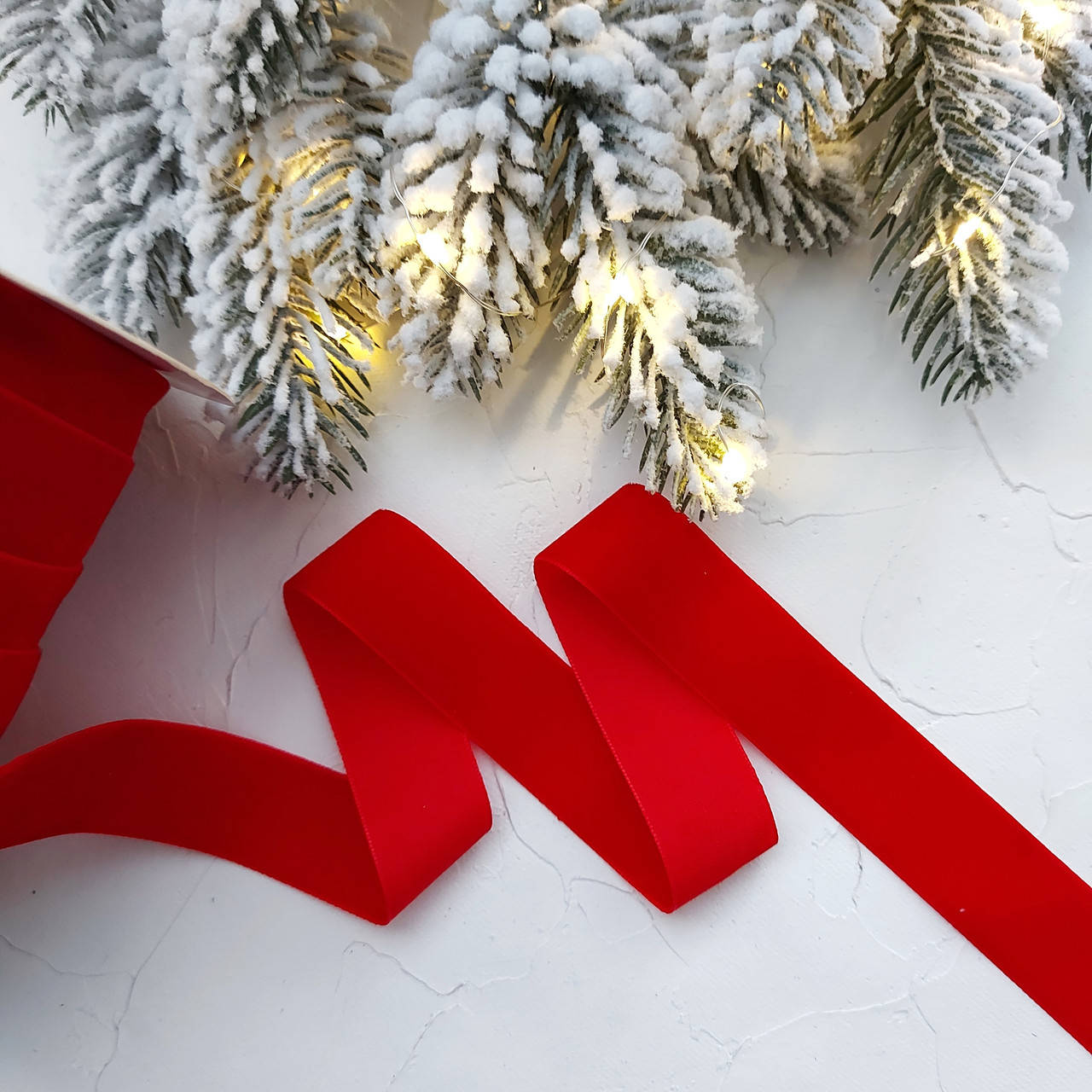 

Бархатна стрічка 2.5см, ЧЕРВОНА