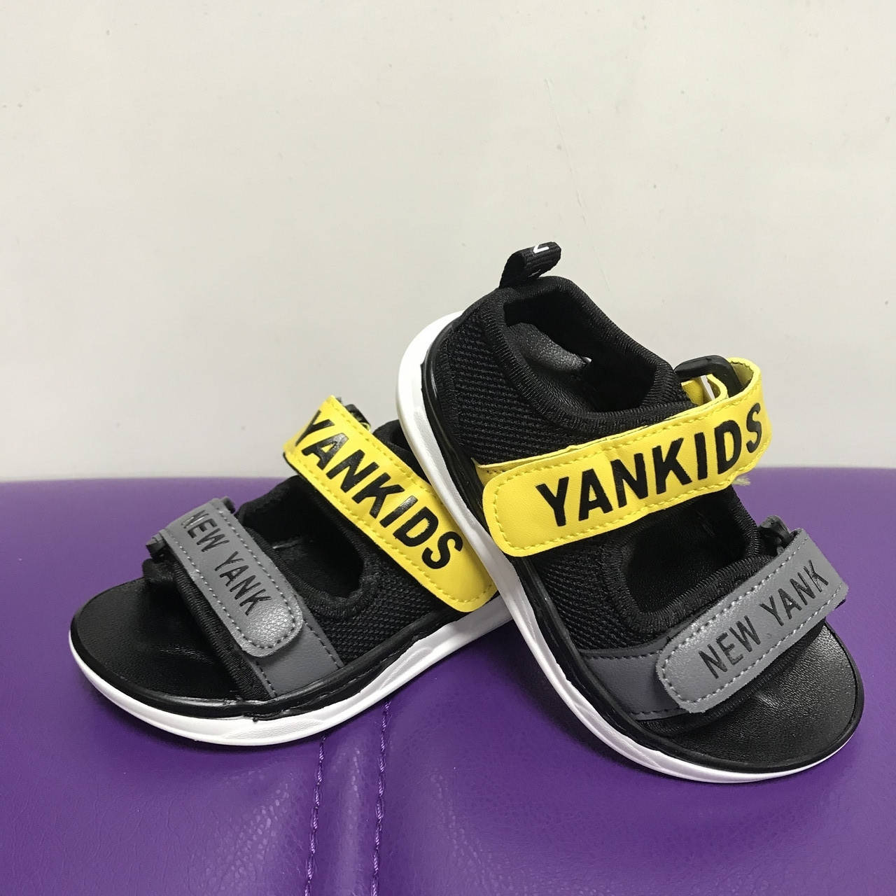 

Босоножки сандали спортивные для мальчиков на липучках