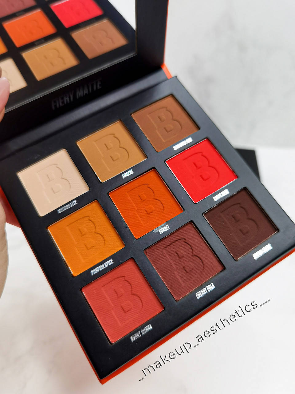 

Палетка теней Fiery matte 9 colours by BEAUTY BAY