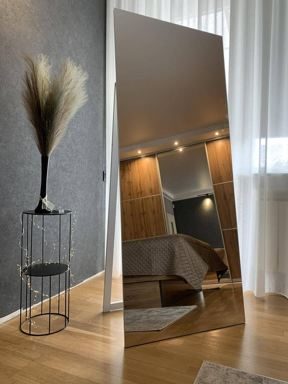 

Напольное зеркало без рамы с напольной ножкой