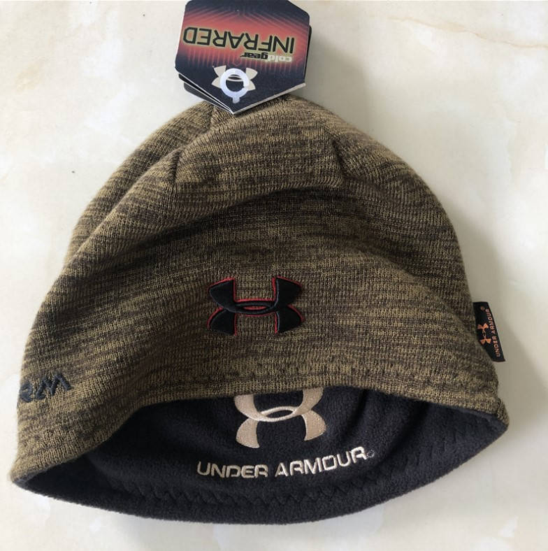 

Стильная шапка Under Armour Хаки на флисе