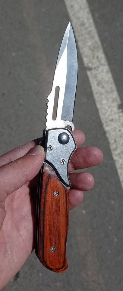 

Ніж туристичний кнопковий складаний з запобіжником // Нож туристический кнопочный раскладной с предохранителем