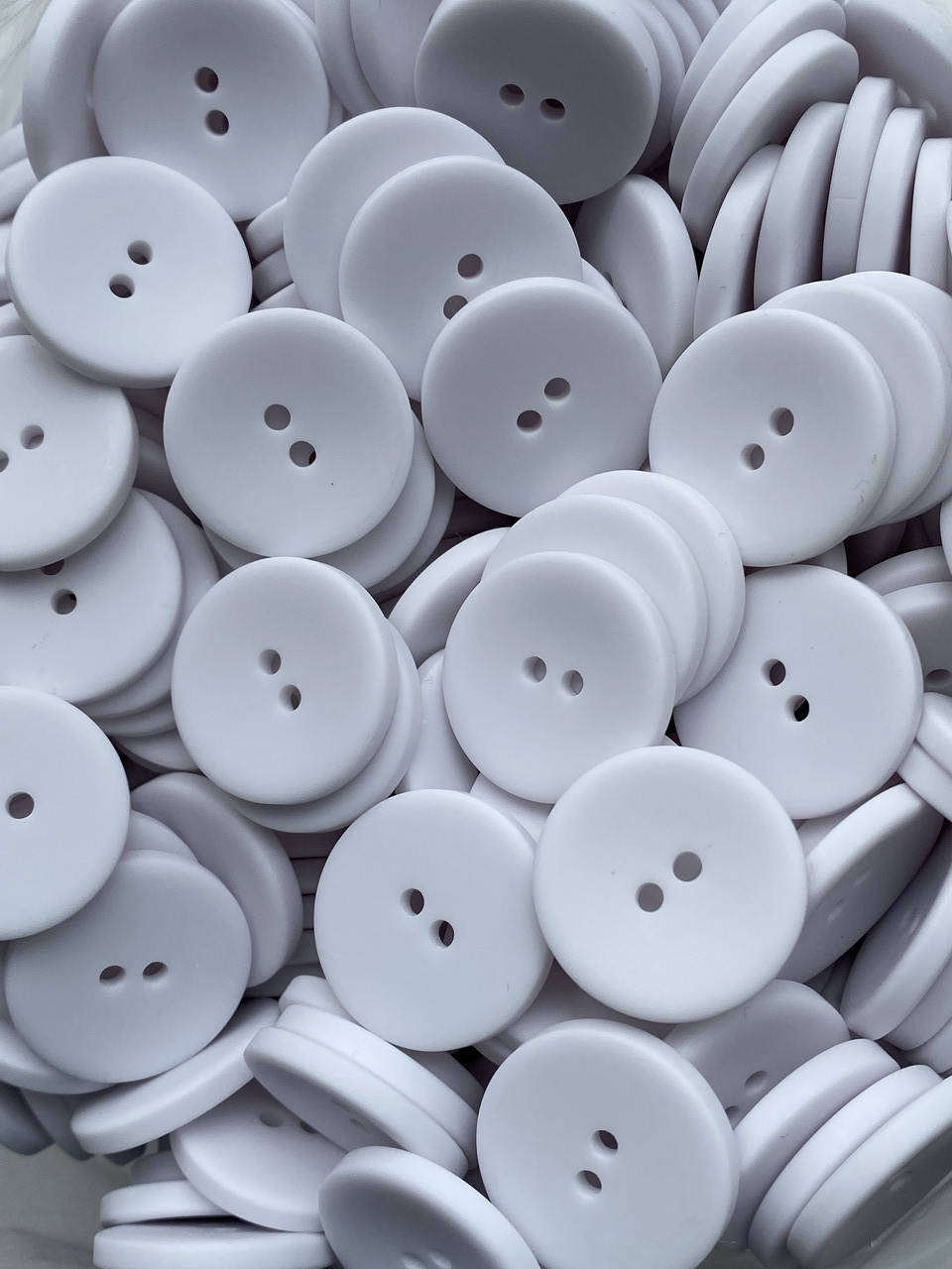 

Пуговицы белые матовые 28мм, 25мм, 23мм, 20мм, 18мм, 15мм, 12.5мм, 11.5мм, 9мм, Белый