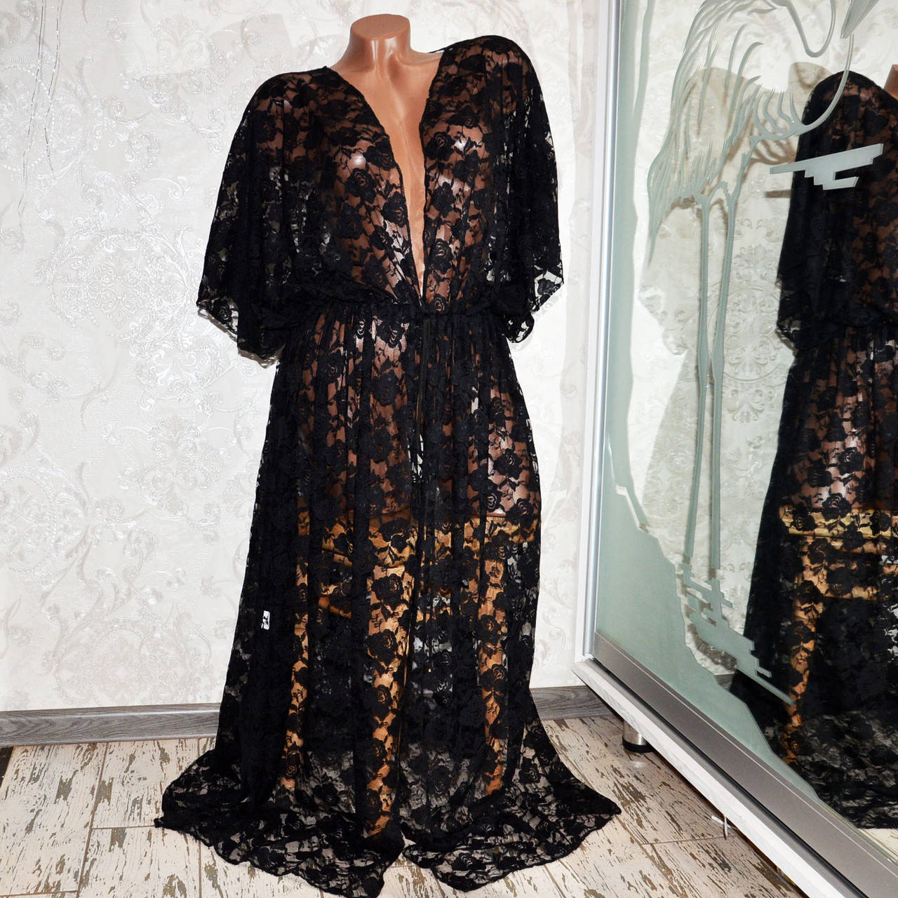 

Большой размер 64. Длинный женский халат, черная гипюровая пляжная туника парео