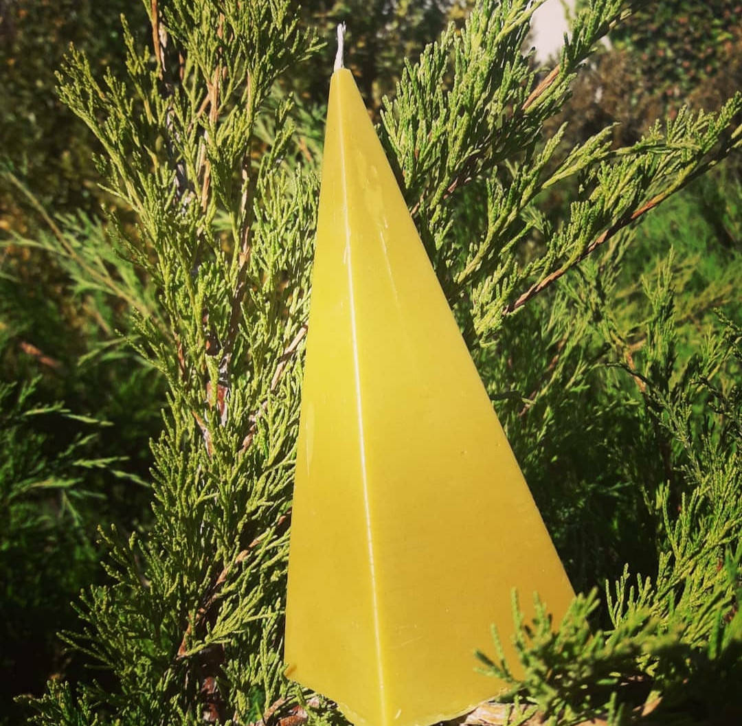 

Восковая свеча Пирамида