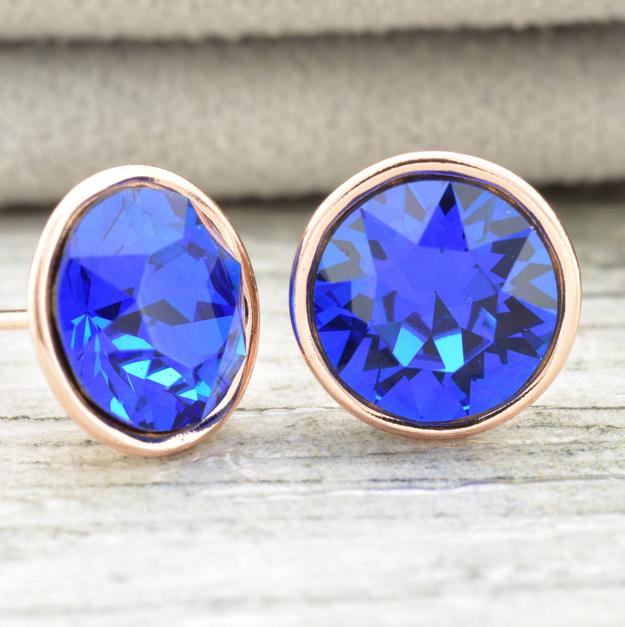 

Серьги с кристаллами Swarovski 83085 размер 9х9 мм вес 2.5 г цвет синий позолота РО