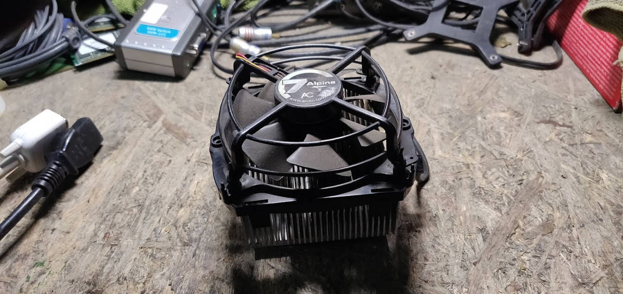 

Процессорный куллер Arctic Cooling Alpine 7 socket 775 № 210109