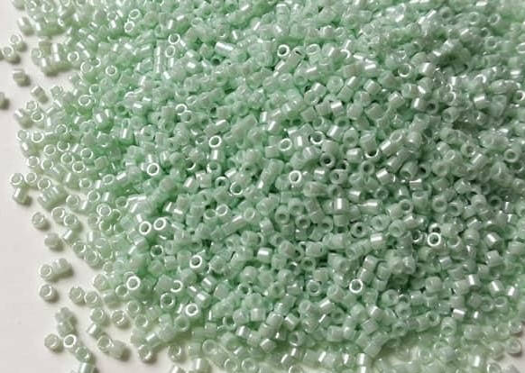 

Японський бісер Miyuki Delica 11/0 DB1536 Opaque Lt.Mint Ceylon